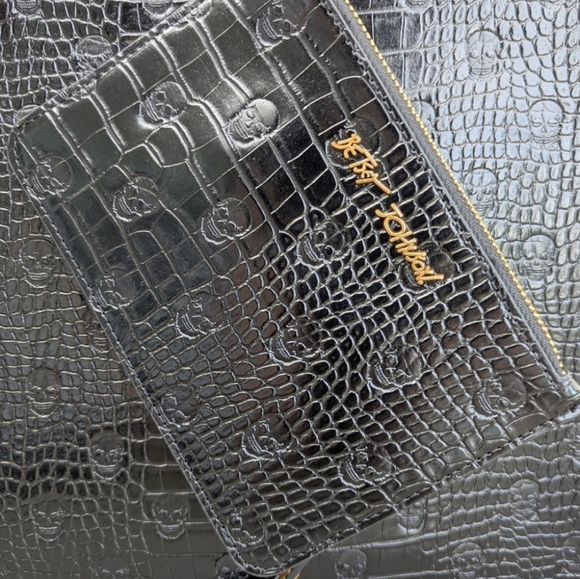 Betsey Johnson Skull Tote Purse Faux Crocodile Bonus Pouch - Picture 9 of 10